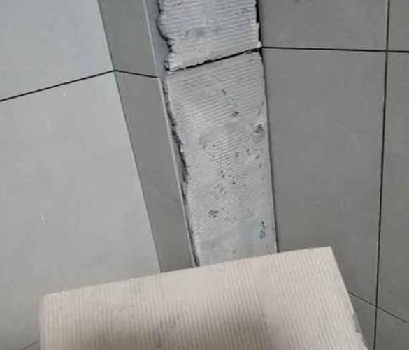 寿光瓷砖空鼓维修公司分享下厨房瓷砖脱落的补救措施。
